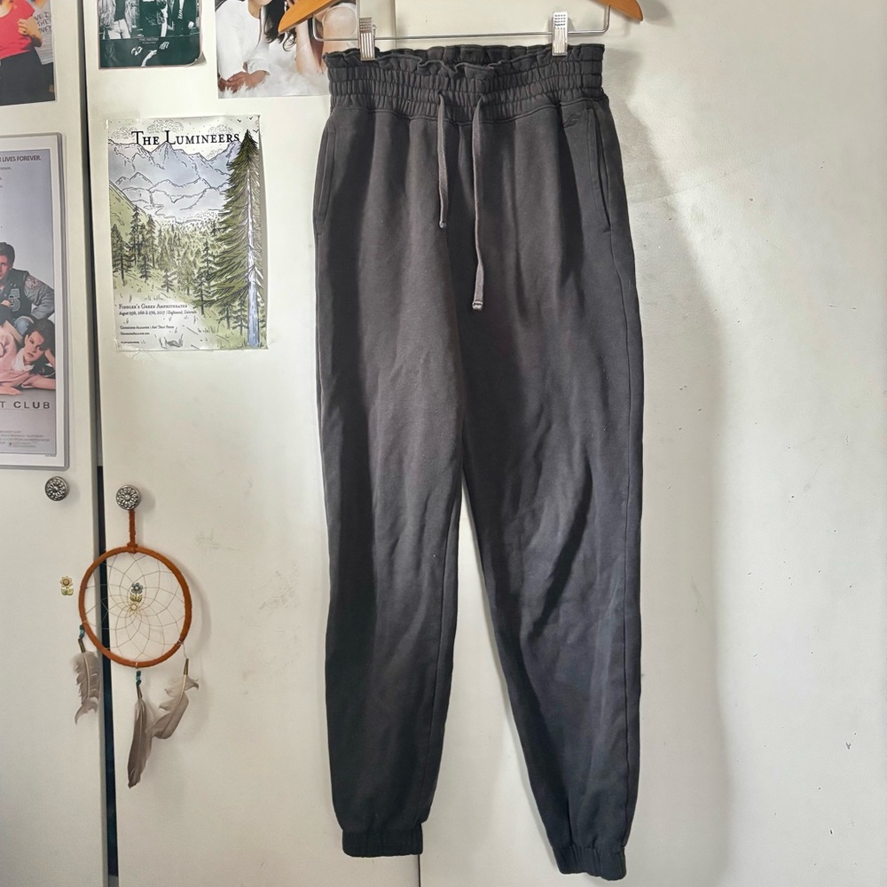 women’s dark grey sweatpants